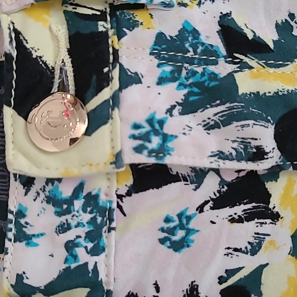 Juicy Couture Shorts - Picture 3 of 8